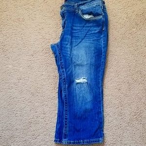 No Boundaries Distressed Denim Capri Jean's 17